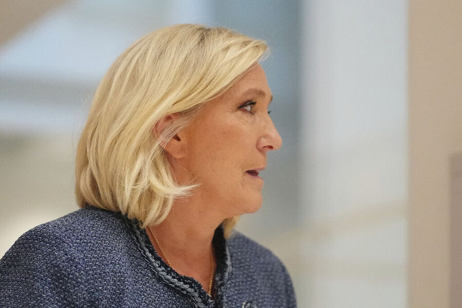 Clic para aumentar French National Rally Marine Le Pen