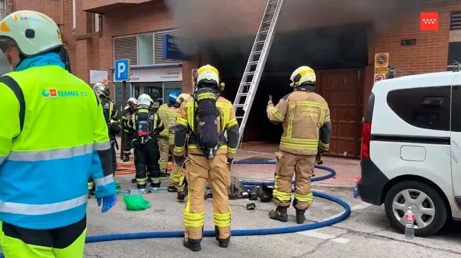 Un Porsche Taycan arde en un garaje comunitario de Alcorcón