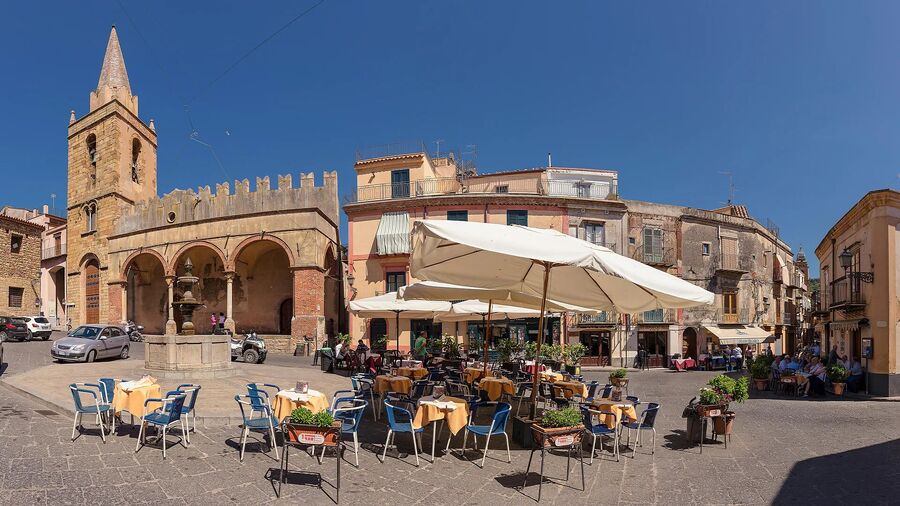 Clic para aumentar Castelbuono, Sicily