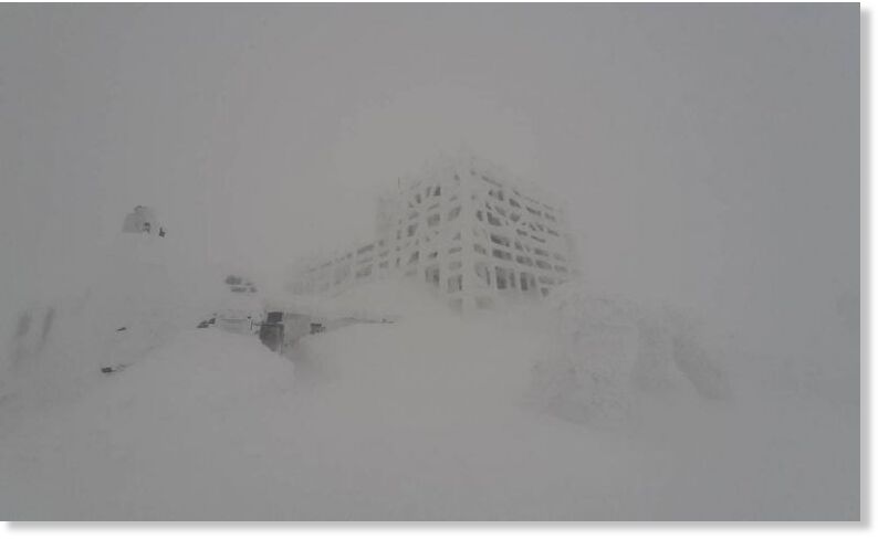 Snow fell in the Carpathians on May 9, and the air temperature dropped to minus 7°C.