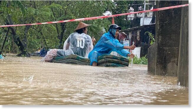 Many parts of Hue City are flooded.