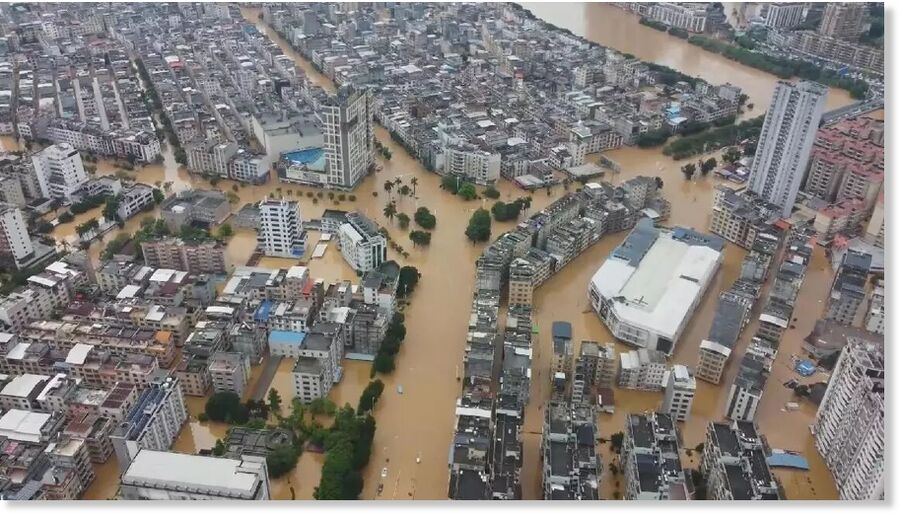 Heavy rains flood cities in southern China