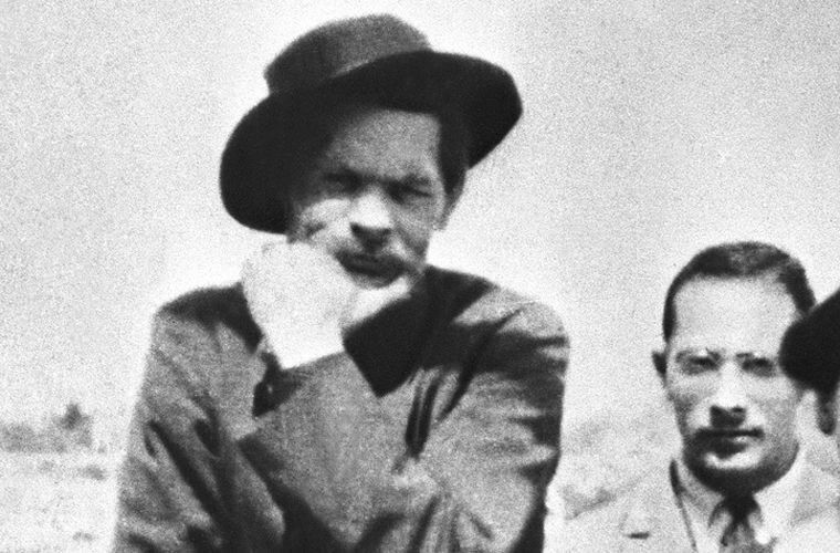 Clic para aumentar Maxim Gorky and Zinovy Peshkov (from left to right)