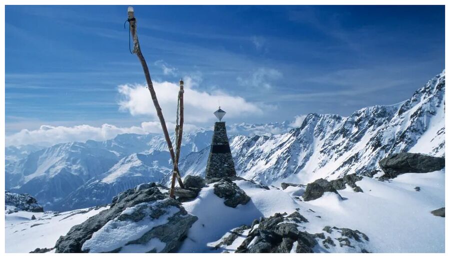 Ötzi  Monument