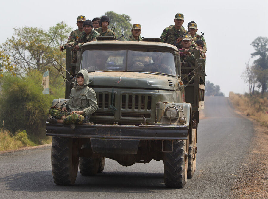 Clic para aumentar Cambodian soldiers