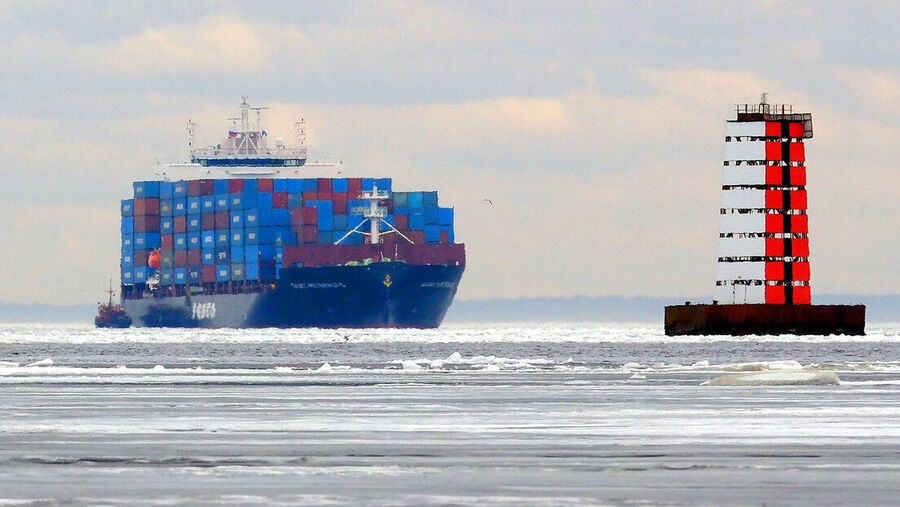 Container ship