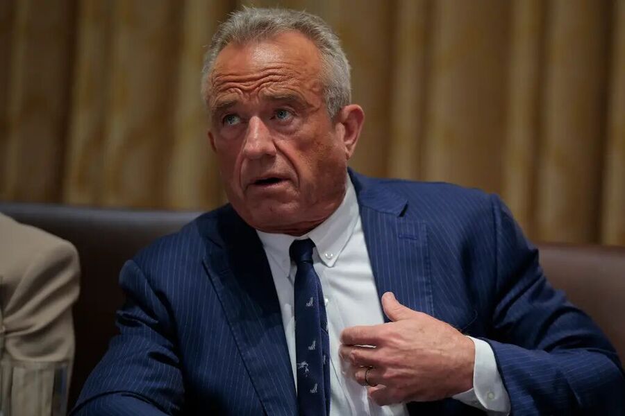Clic para aumentar Health and Human Services Secretary Robert F. Kennedy Jr.