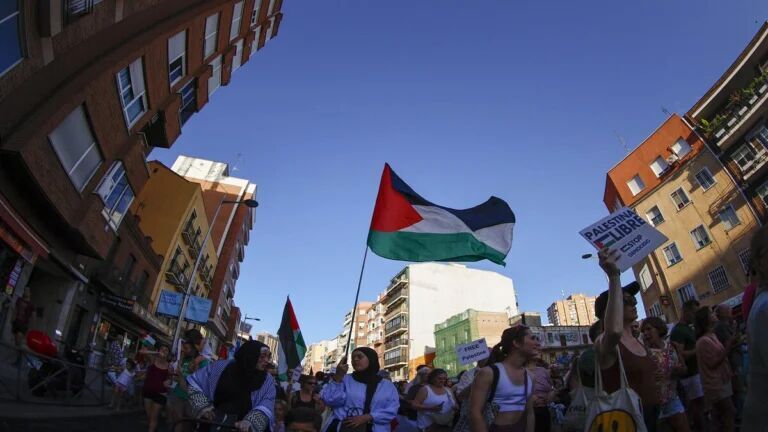 Después de los ataques del 7 de octubre de 2023, ha causado aproximadamente 65.150 muertes en Palestina y 165.590 heridos, incluyendo unos 80 en el último día