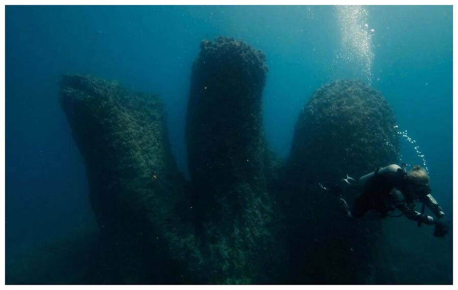 Clic para aumentar Sunken Alexandria Port