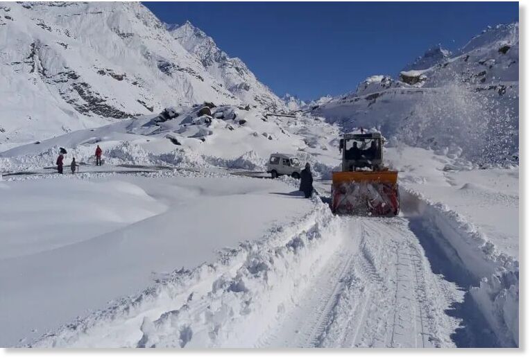 Himachal, Manali-Leh road blocked