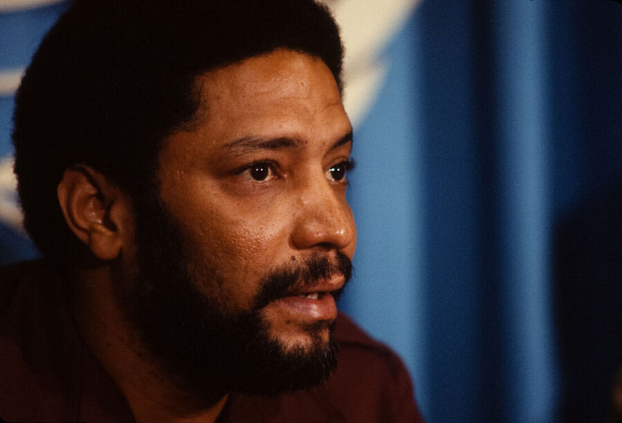 Clic para aumentar Maurice Bishop
