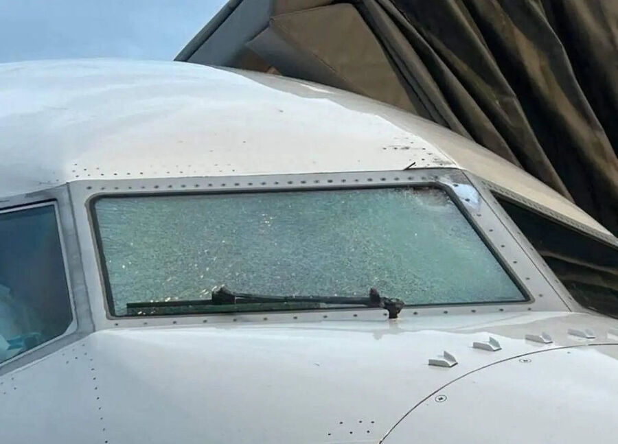 Clic para aumentar Airplane Windshield.