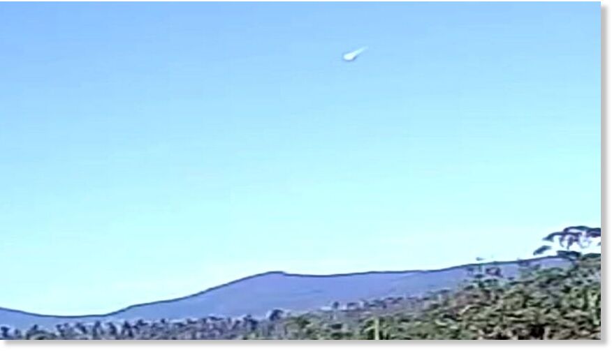 Clic para aumentar A suspected meteor lit up Gippsland on Sunday afternoon.