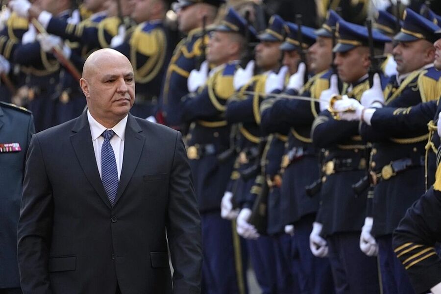 Clic para aumentar lebanon president