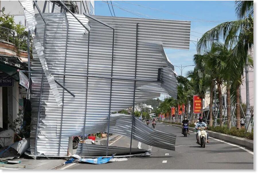 A damaged building blocks a road in Dak Lak, Vietnam, after Typhoon Kalmaegi lashed Vietnam with fierce winds and torrential rains, November 7, 2025
