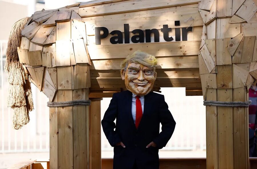 trump trojan horse palantire