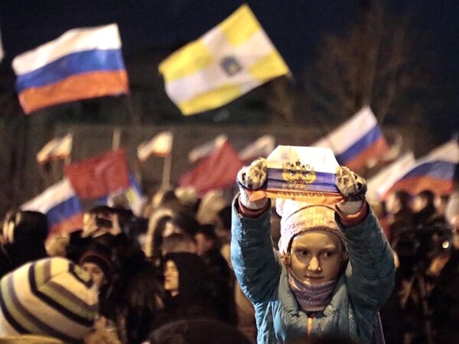 Clic para aumentar crimea pro russia demonstration maidan coup neo nazi