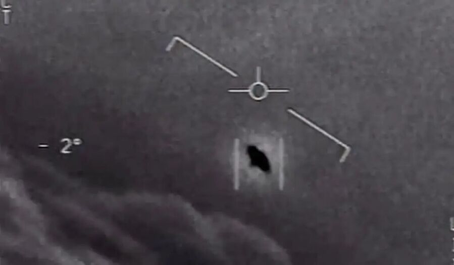Clic para aumentar image of the “tic tac” UFO