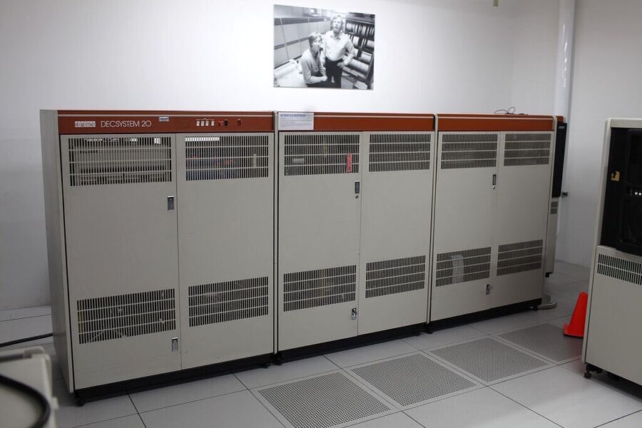 Clic para aumentar A DECSYSTEM-20 KL-10 (1974) Living Computer Museum