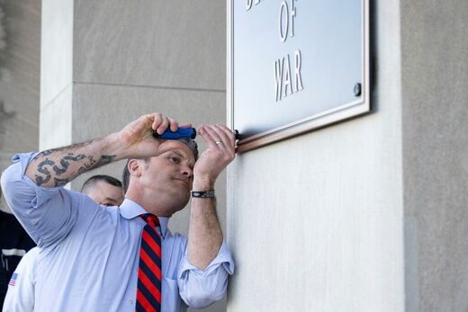 Clic para aumentar hegseth sign war department