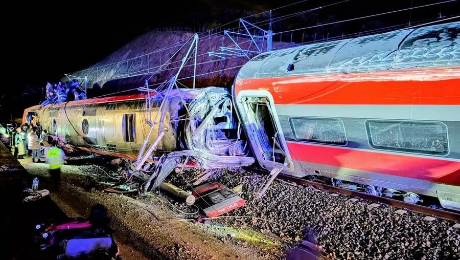 Accidente de un tren Iryo en Adamuz (Córdoba), tras el descarrilamiento de dos trenes