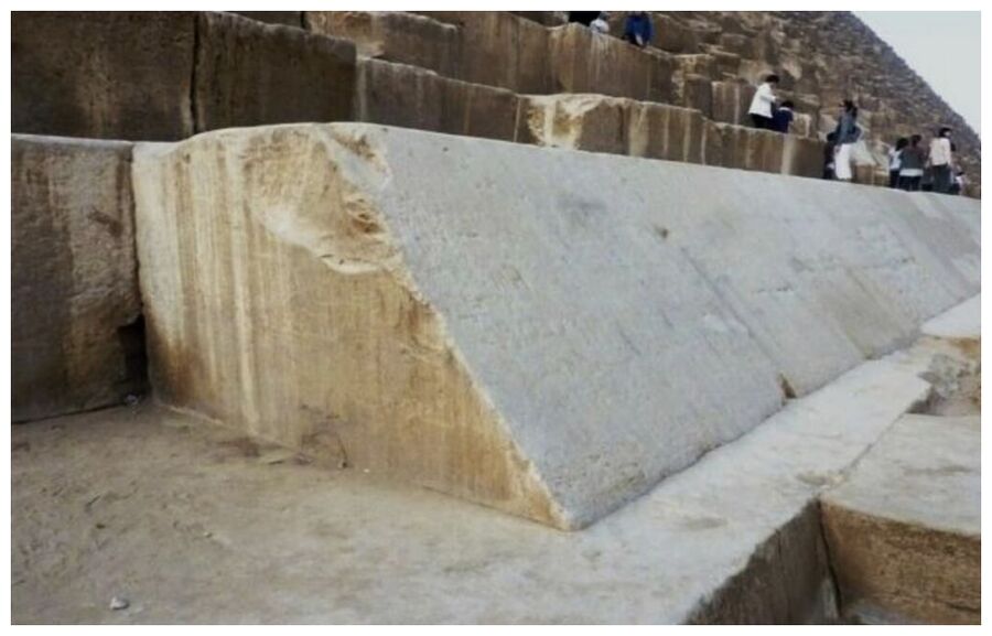 Clic para aumentar Base of Akhet Khufu