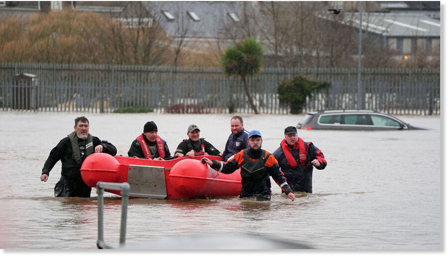 Members of Slaney Search and Rescue working in floodwater in Enniscorthy, Co. Wexford.