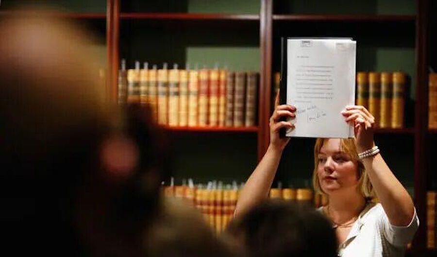 Clic para aumentar sotheby auction house