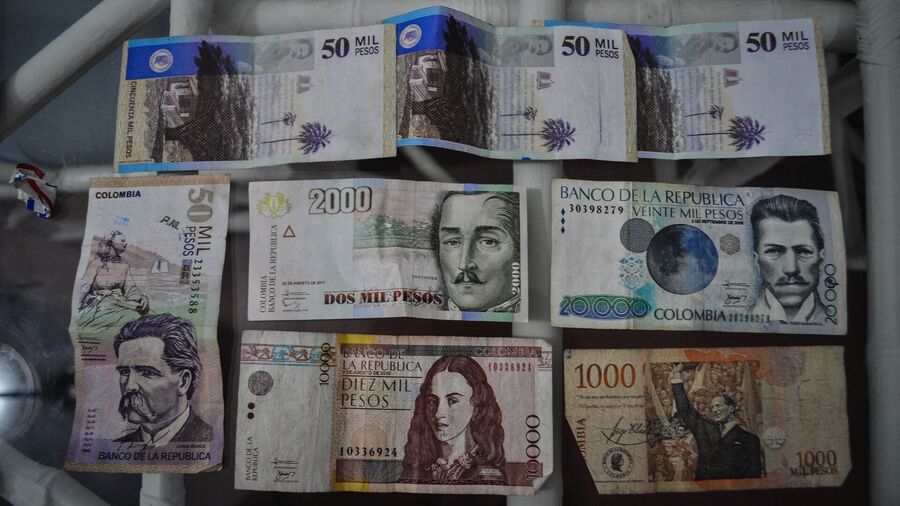 CC BY 2.0 / katiebordner / Colombian pesos