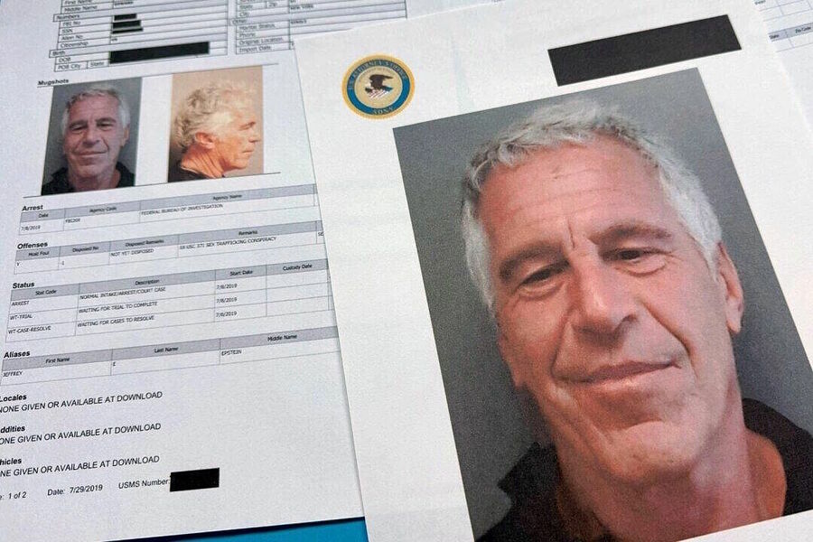 Clic para aumentar jeffrey epstein charging document mug shot release
