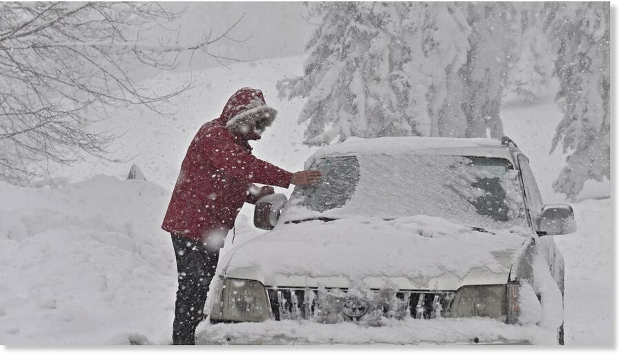 Heavy snow and blizzard conditions across central, southern and eastern Romania on Wednesday forced widespread school closures, disrupted air, rail and road traffic and left tens of thousands without power, authorities and news reports said.