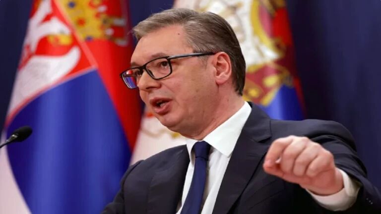 Además de atentar contra Vucic y