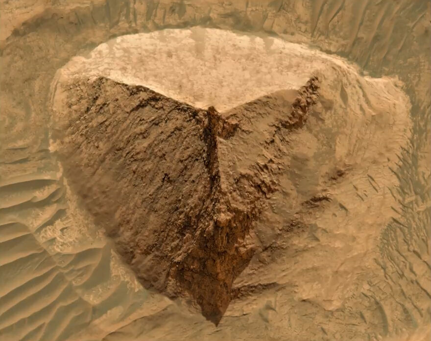 Clic para aumentar Mars pyramid