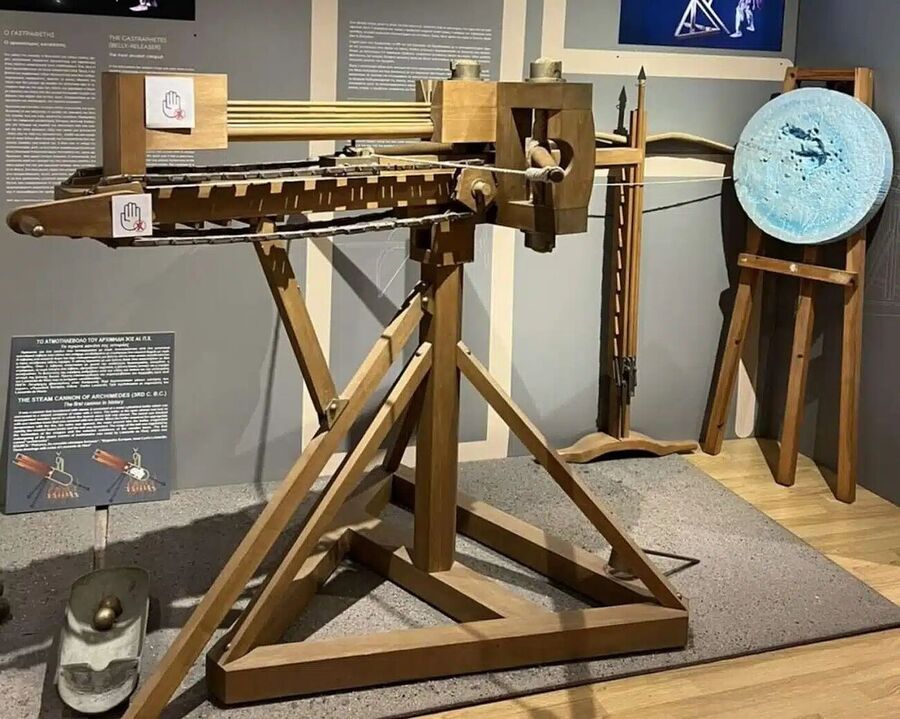 Clic para aumentar polybolos ancient greek machine gun