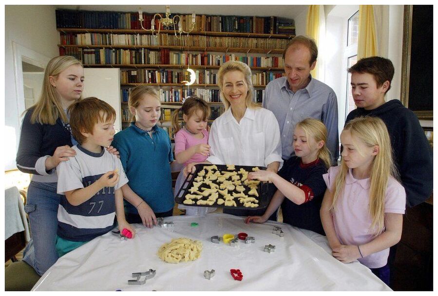 Lying family