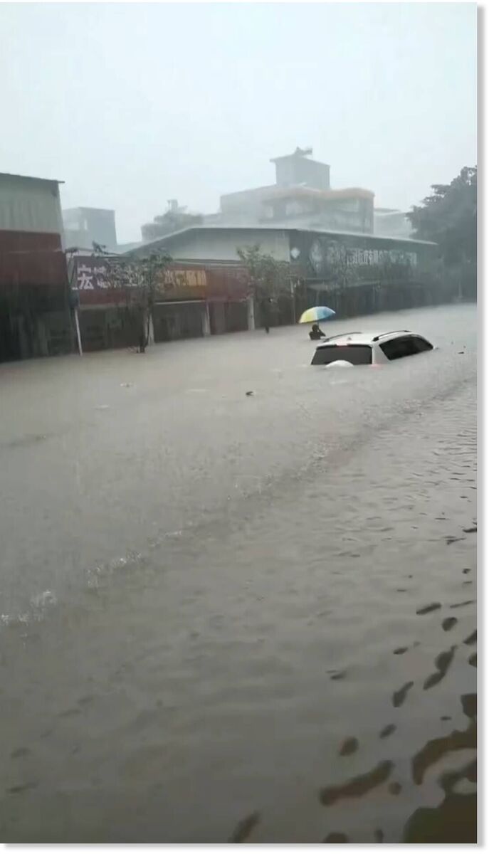 Heavy flooding occurred yesterday in Chaozhou, Guangdong Province, #China, following a sudden rainstorm.