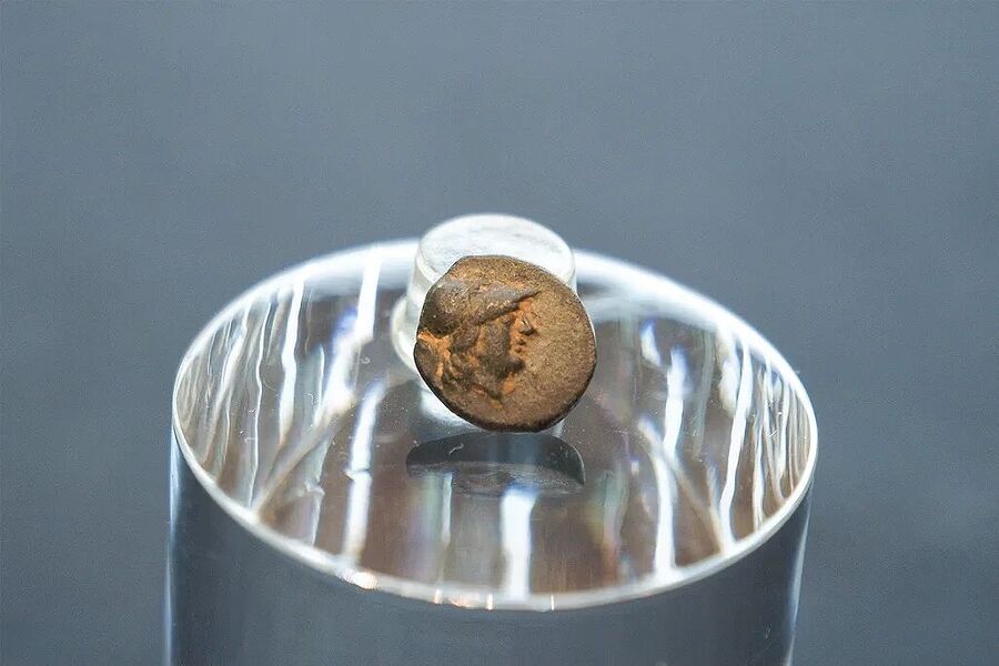 Clic para aumentar ancient bronze coin greek troy found berlin