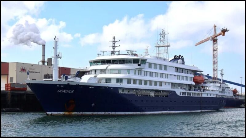 cruise ship