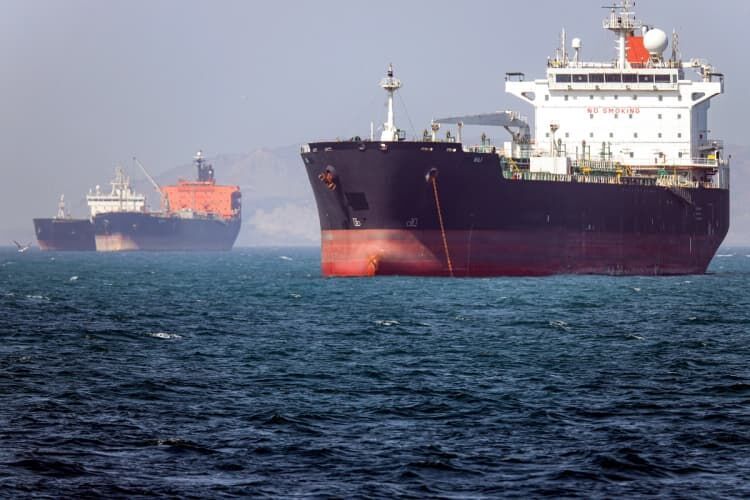 El petrolero Bili, con bandera de Gambia,