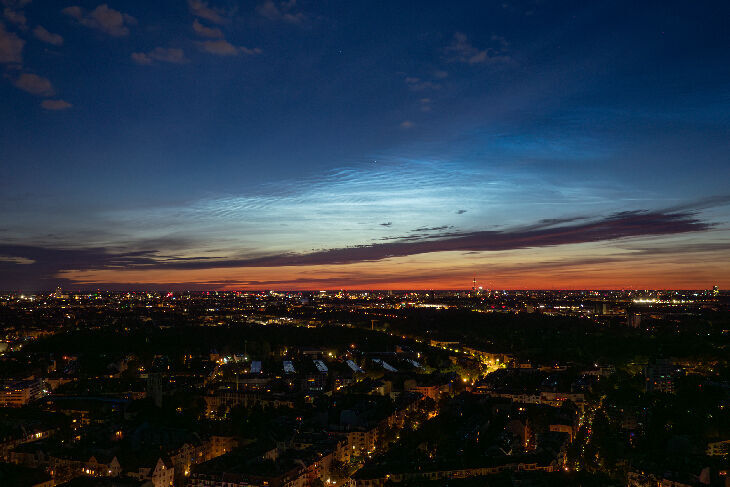 Clic para aumentar Noctilucent clouds