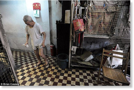 Hong Kong viven en jaulas6