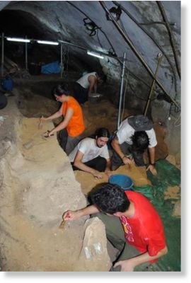 Excavaciones en Cova Eirós