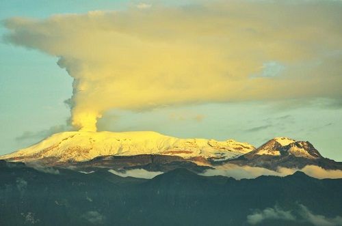 Erupción en el Nevado del Ruiz