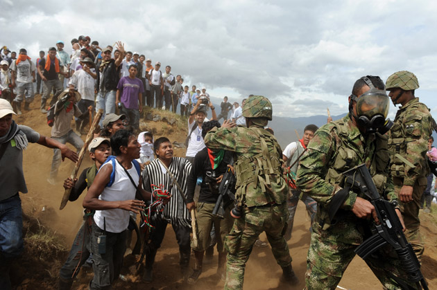 Indígenas cauca desalojaron fuerzas militares9