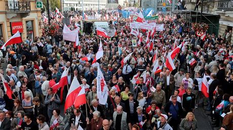 Protesta masiva en Varsovia