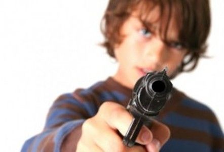pistola a la escuela