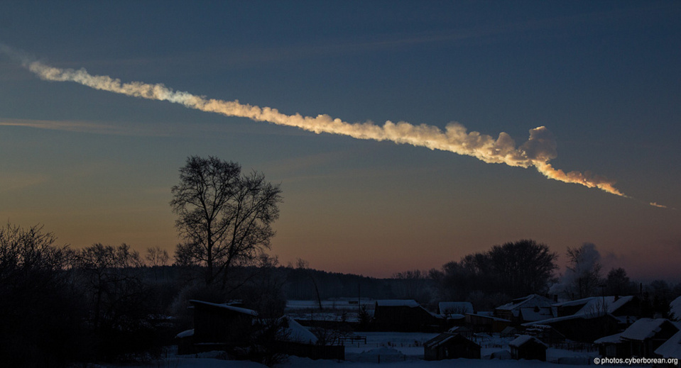 Rastro dejado por el meteorito caído en los Urales en febrero.
