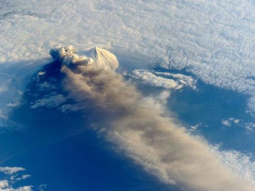 Clic para aumentar volcán en Alaska
