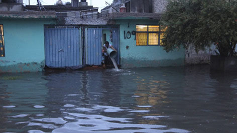 Clic para aumentar histórica caída de lluvia2