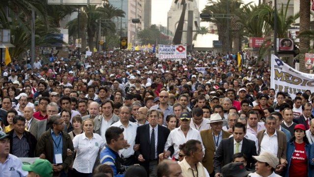 masiva marcha en México